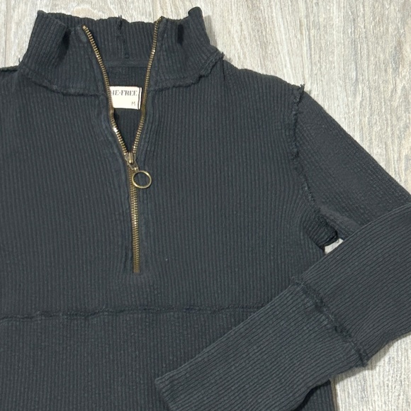 Women's We the Free Distressed Gray Thermal Crop Shirt - MEDIUM - Picture 4 of 12